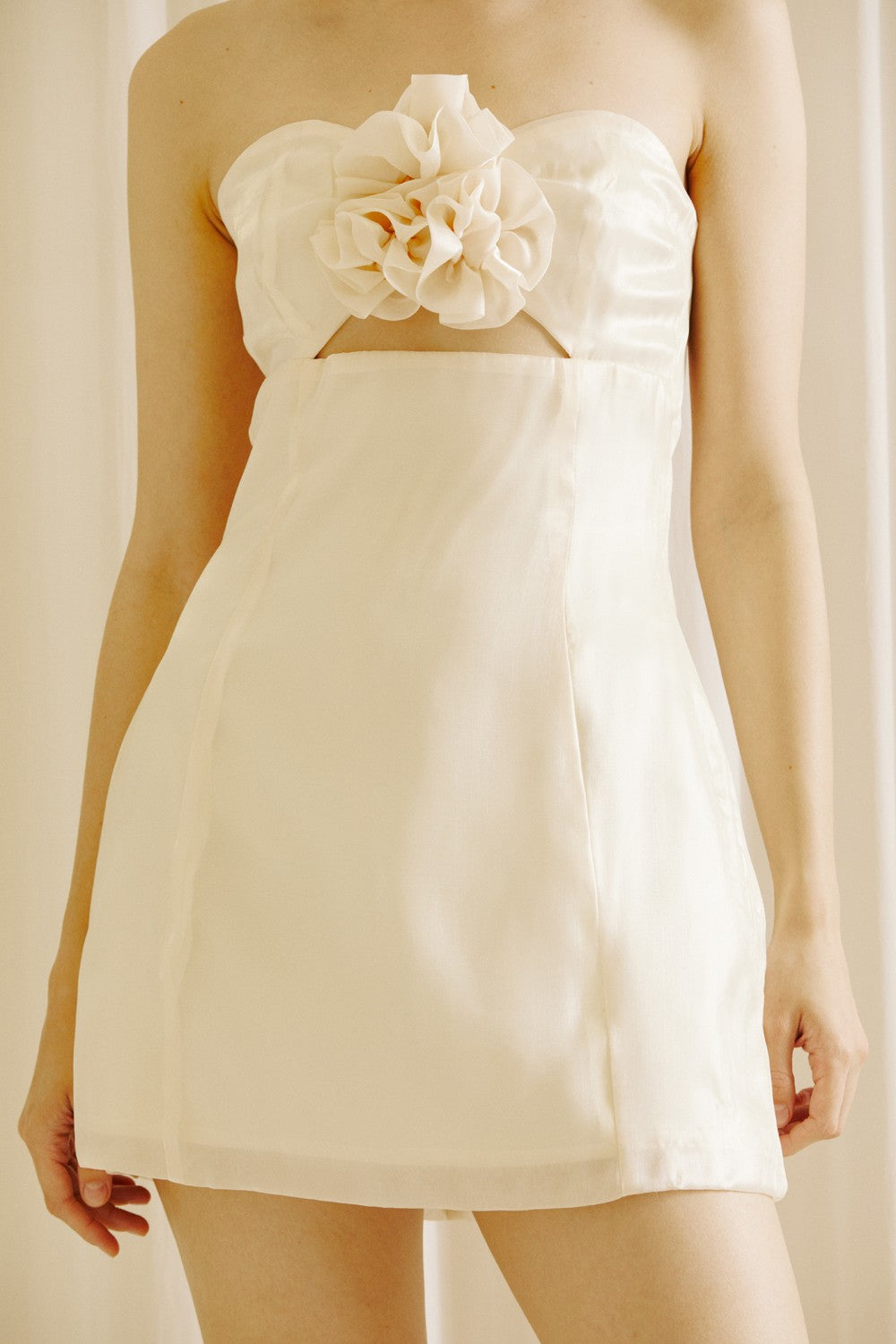 Cream Floral Detail Keyhole Mini